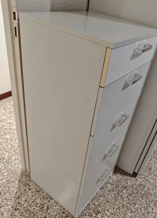 Cajonera de madera blanca