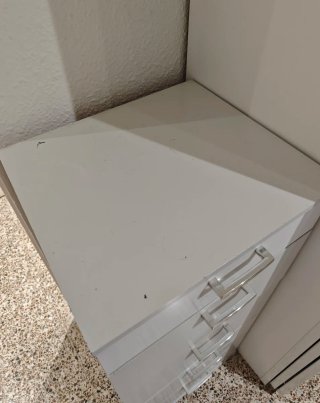 Cajonera de madera blanca