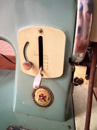 Máquina de coser Alfa Royale