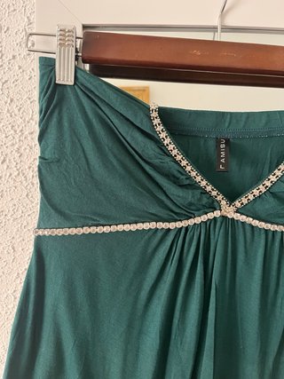 Top turchese con dettagli