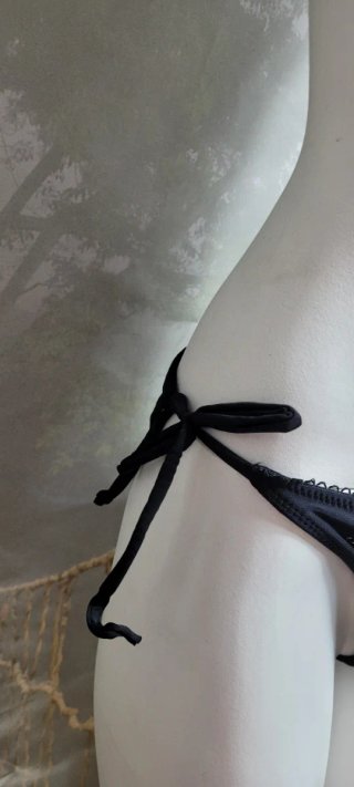 Braguita bikini negra Inside