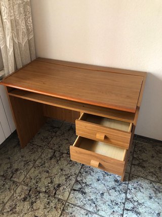 Mesa de estudio juvenil de madera