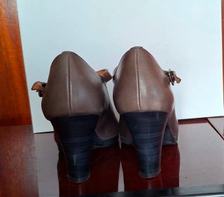 Zapatos Hispanitas piel marrones con charol 36