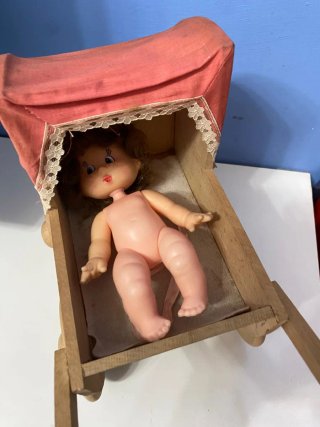 Carrozzina bambola vintage legno e stoffa