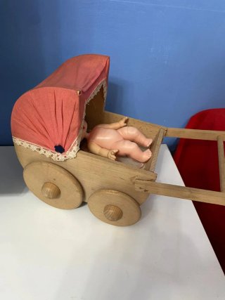 Carrozzina bambola vintage legno e stoffa