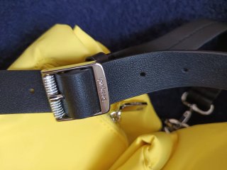 Bolso Desigual amarillo multibolsillos