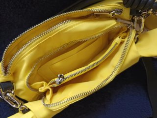 Bolso Desigual amarillo multibolsillos