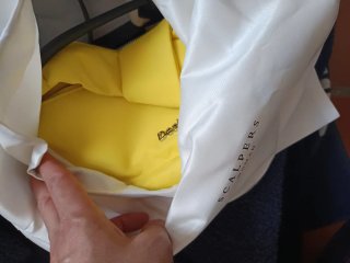 Bolso Desigual amarillo multibolsillos