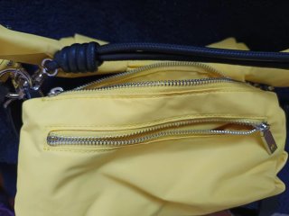 Bolso Desigual amarillo multibolsillos