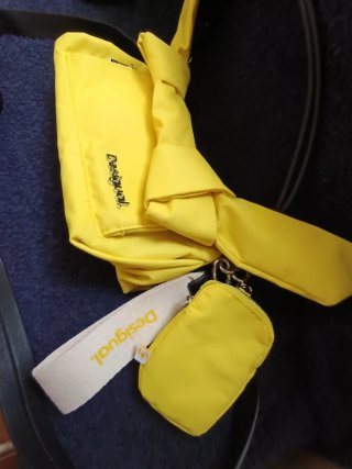 Bolso Desigual amarillo multibolsillos