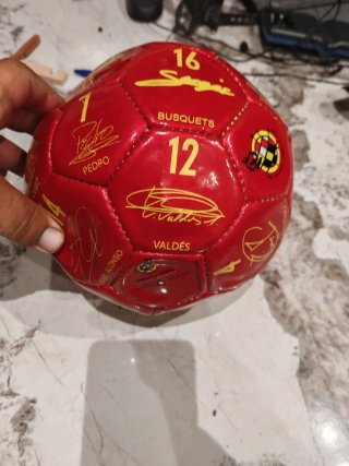 Balón de fútbol conmemorativo firmado