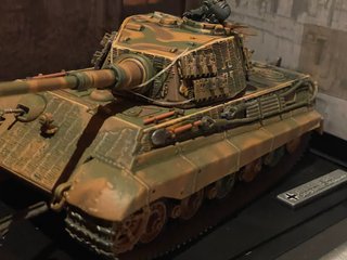 1:32 FORCES OF VALOR KING TIGER 1944