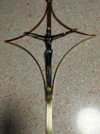 Crucifijo de acero para cabecera