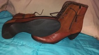 Botines marrones con cordones y cremallera