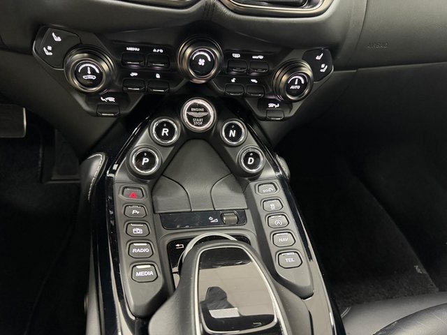 Aston Martin Vantage 4.0 V8