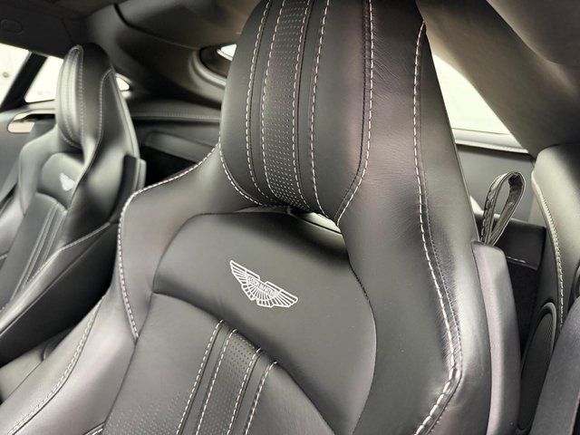 Aston Martin Vantage 4.0 V8