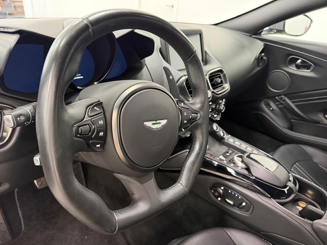Aston Martin Vantage 4.0 V8