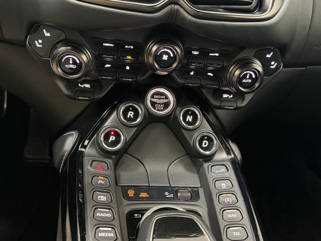 Aston Martin Vantage 4.0 V8