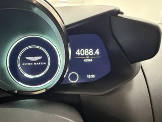 Aston Martin Vantage 4.0 V8