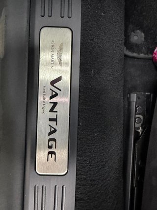 Aston Martin Vantage 4.0 V8