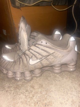 Zapatillas Nike Shox Beige/Gris