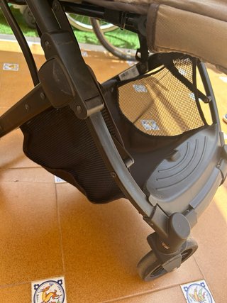 Silla de paseo bebé. Plegable y bastante compacta