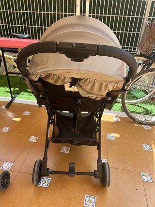 Silla de paseo bebé. Plegable y bastante compacta