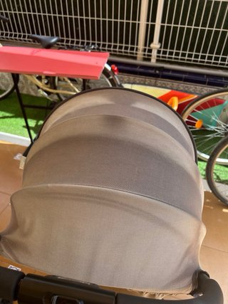 Silla de paseo bebé. Plegable y bastante compacta