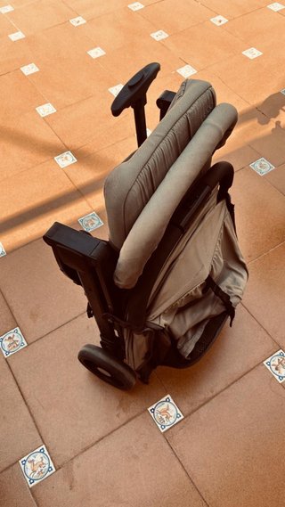 Silla de paseo bebé. Plegable y bastante compacta