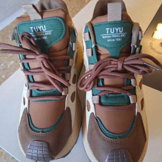 Tenis casuales beige y Marrón. Nuevoss