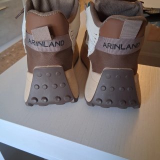 Tenis casuales beige y Marrón. Nuevoss