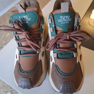 Tenis casuales beige y Marrón. Nuevoss
