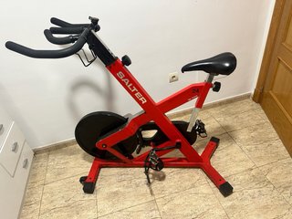 Bicicleta de Gimnasio Roja