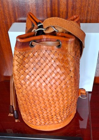 Bolso saco piel trenzado marrón