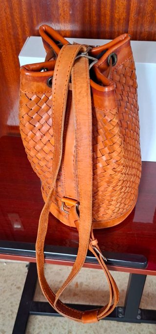 Bolso saco piel trenzado marrón