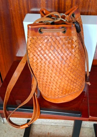 Bolso saco piel trenzado marrón