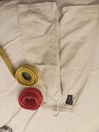 Pantalón Karate Kara Beige + Cinturones para 4 año