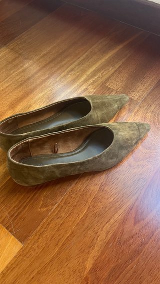 Zapatos Zara verde oliva