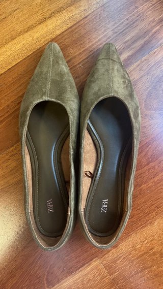 Zapatos Zara verde oliva