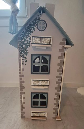 Casita de muñecas de madera