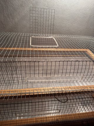 Jaula para codornices de madera y alambre