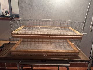 Jaula para codornices de madera y alambre