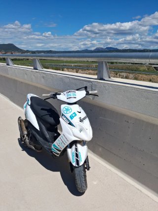 Yamaha Jog R Scooter Blanca