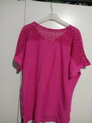 Blusa rosa con encaje
