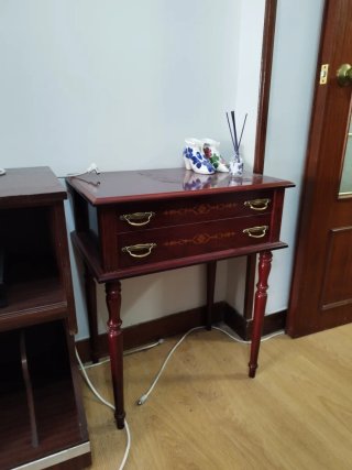 Mesita de salón madera con cajonera