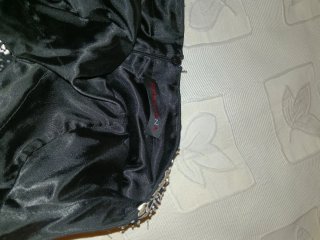 Vestido de fiesta negro con pedrería