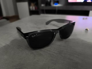 Gafas de sol Ray-Ban negras y gris oscuro