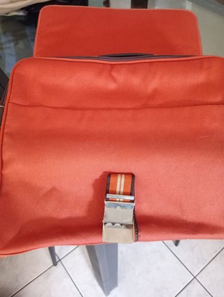 Bolso bandolera rojo y marrón