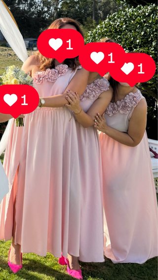 Vestido de fiesta rosa con flores