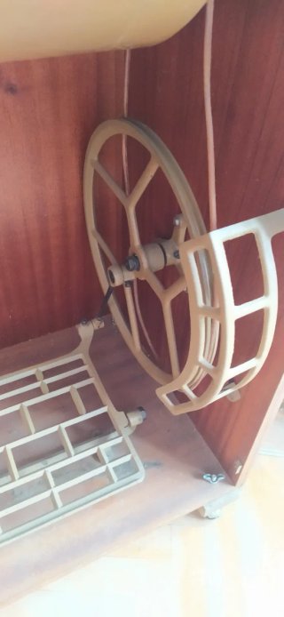 Máquina de coser Alfa antigua